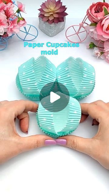 Card Paper Design, Beautiful Card Making Ideas, Muffin Paper Crafts, Cupcakes Liners Crafts, Craft Ideas From Paper, Cupcake Craft Ideas, Creative Ideas For Adults, Paper Flowers Handmade, Making Flowers With Paper Easy