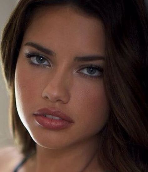 adriana lima on Instagram Adriana Lima Face, Adrian Lima, Adrina Lima, Adriana Lima Makeup, Face Card Never Declines, Adriana Lima Young, Bombshell Makeup, Adriana Lima Style, Angel Makeup