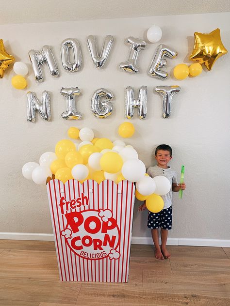 Movie Theater Outside Ideas, Move Birthday Party Ideas, Sweet Sixteen Movie Party, Drive Thru Movie Party Ideas, Movie Night Decorations Diy, Elementary School Movie Night, Movie Theater Sleepover Ideas, Movie Screening Party, Movie Night Theme Birthday Party