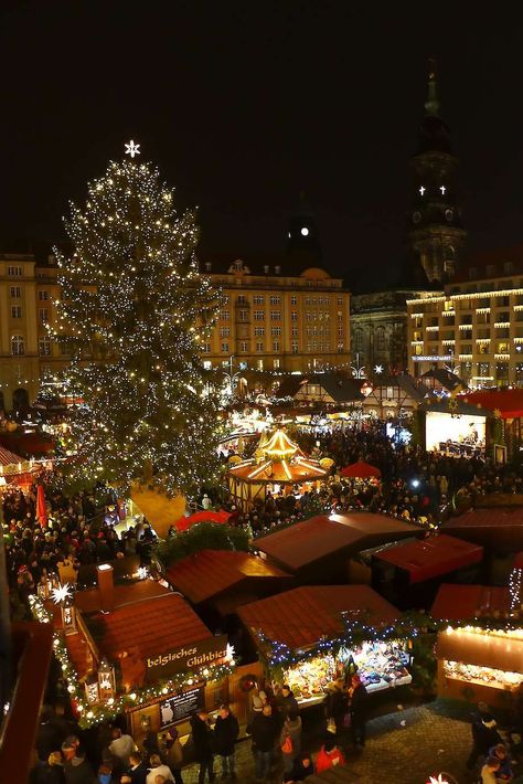 German Christmas Markets Aesthetic, Zima Vibe, Cute Christmas Activities, Christmas Market Aesthetic, Nuremberg Christmas Market, Tiktok Christmas, Christmas Truce, Best Winter Vacations, Germany Munich