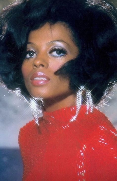 Diana Ross 70’s Disco Makeup, 70’s Makeup, 70s Disco Makeup, Mode Disco, 1960s Makeup, Look Disco, 70s Mode, Disco Makeup, 60s Makeup