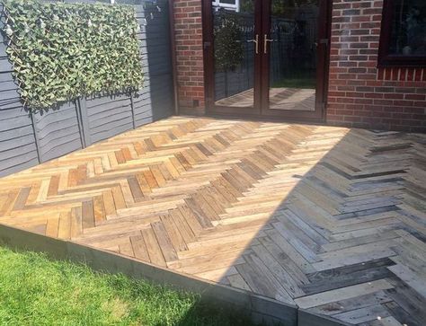 Wooden Pallets, Pallet Patio Decks, Pallet Deck Diy, Pallet Decking, Patio Slabs, Pallet Patio, Deck Decorating Ideas On A Budget, Wooden Decks, Backyard Patio Designs