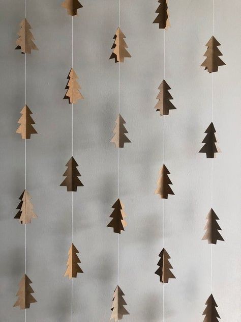 Ideas Decoracion Navidad, Diy Christmas Wall, Jul Diy, Paper Wall Decor, Inspired Interiors, Xmas Diy, Wooden Christmas Trees, Easy Christmas Diy, Christmas Wall Art