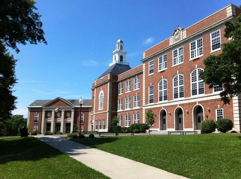 High School In America, Boarding School Aesthetic, Evermore Era, School Building Design, School Places, Schools In America, Fotografi Urban, Building Aesthetic, American High School