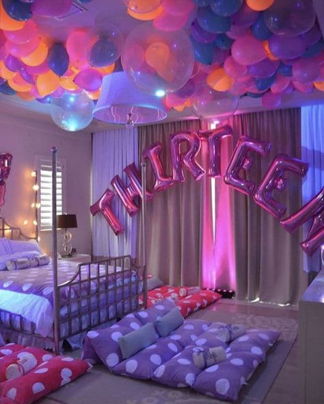 Fun Slumber Party Decorations - Slumber Party Ideas Slumber Party Decorations, Sleepover Birthday Parties, Girl Sleepover, Fun Sleepover Ideas, 13th Birthday Parties, Birthday Party For Teens, Teen Birthday, 14th Birthday, Sleepover Party