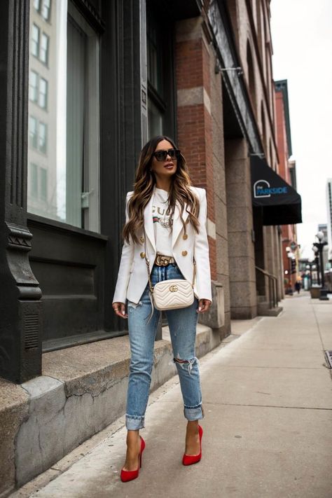 5 Ways To Wear A Designer Logo Tee - Mia Mia Mine Balmain Blazer Outfits, White Blazer Outfits, Pumps Outfit, Mia Mia Mine, Balmain Blazer, Mia Mia, Womens Outfits, Look Blazer, Heels Outfits