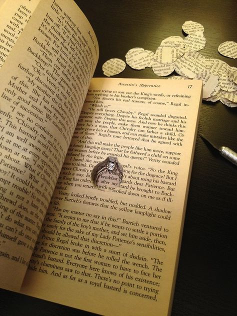 If only i read more--cute proposal Proposal Ideas For Book Lovers, Wedding Proposals Aesthetic, Gothic Proposal Ideas, Book Proposal Engagement, Purposal Ideas, Wlw Proposal, Library Proposal, Outdoor Proposal Ideas, Night Proposal