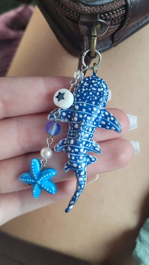 Crochet Shark Keychain, Beach Clay Ideas, Things For My Room, Mermaid Room Aesthetic, Cute Stuff To Make, Polymer Clay Ideas For Beginners, Paper Mache Ideas, Fish Doodle, Beachy Accessories