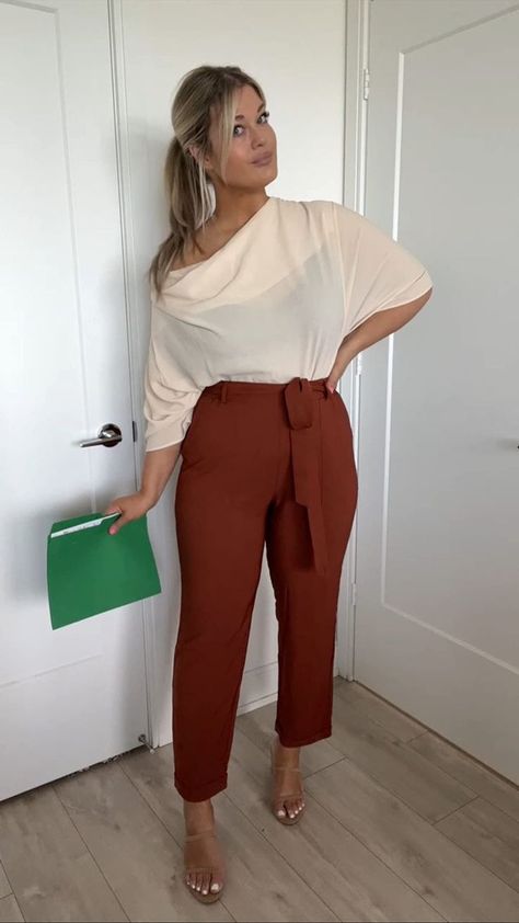 Midsize Office Outfit, Office Outfits Women Curvy, Western Blouses, Curvy Work Outfit, Simple Work Outfits, Blouses Designs, Professional Outfits Women, Midsize Outfits, Collection Ideas