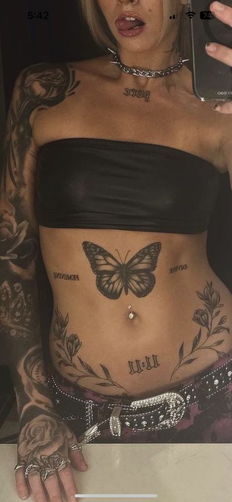 Lower Stomach Tattoos, Woman With Tattoos, Spine Tattoo Ideas, Stomach Tattoos Women, Bauch Tattoos, Waist Tattoos, Torso Tattoos, Belly Tattoos, Belly Tattoo