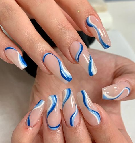 Oh, we love the blue color, especially on summer nails! If you also belong to this club, then these beautiful blue swirl nails are just what you need to update your manicure for the next season. Blue Swirl Nails, Nail Art Pastel, Ongles Beiges, Blue And White Nails, Wave Nails, Swirl Nails, Unghie Sfumate, Baby Blue Nails, Blue Acrylic Nails