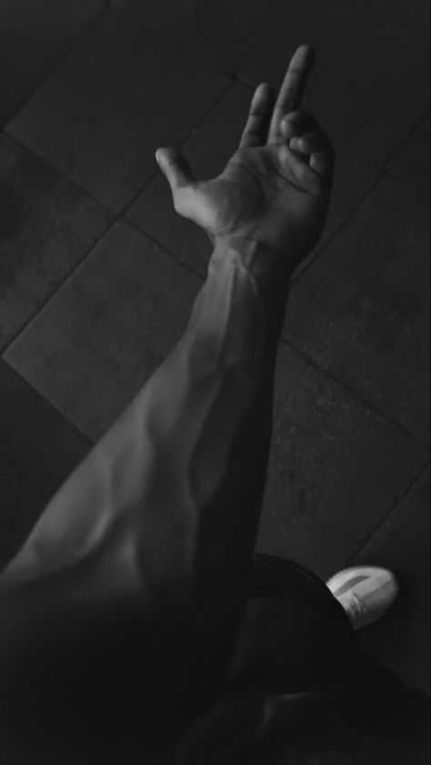 Find the route 📍 #snap #aesthetic #veins Aesthetic Veiny Hands, Black Veiny Hands, Hands Veins Men, Vein Hands Aesthetic, Veiny Arms Aesthetic, Vieny Hand Man, Arm Veins Guys, Black And White Aesthetic Men, Arm Veins Aesthetic