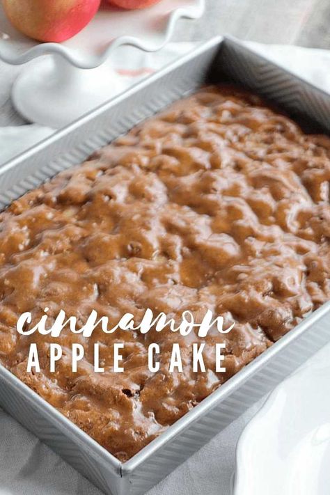 Essen, Easy Cinnamon Cake, Cake Recipes Apple, Cinnamon Apple Cake, Cinnamon Cake Recipes, Apple Cake Recipe Easy, Apple Crumb Cakes, Apple Cinnamon Cake, Cinnamon Glaze