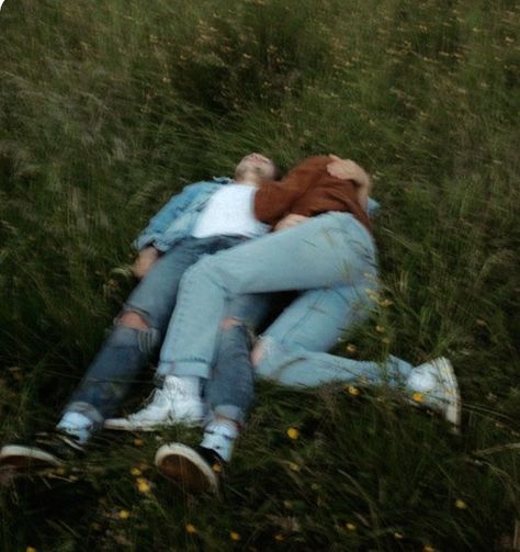 Indie Couple, Flower Feild, Hippie Couple, Couple Vibes, Couple Ideas, The Lumineers, Flower Fields, Couple Aesthetic, Flower Field