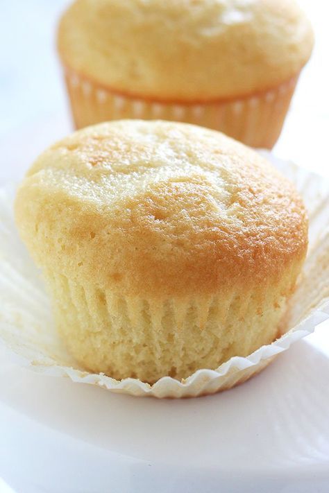 How to Prevent Cupcake Liners from Sticking Cake Liner, Muffin Papers, Handle The Heat, Butter Cupcakes, Frosting Tips, Wedding Cake Recipe, How To Make Cupcakes, Beautiful Cupcakes, Homemade Cake Recipes