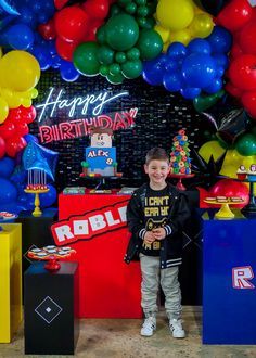 7th Birthday Party For Boys, Gamers Party Ideas, Roblox Boys, Cake Bday, Roblox Birthday Cake, Roblox Theme, Marvel Birthday, Roblox Face, Bday Photoshoot