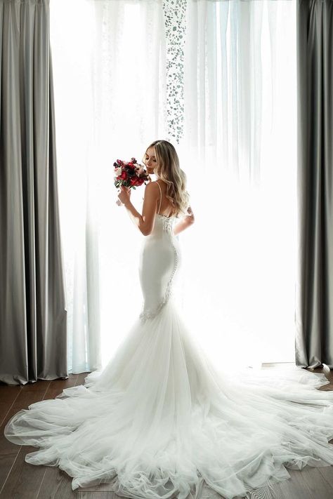 Lovely bride posing at the window | Wedding portrait poses, Bridal portrait poses, Bride Bridal Portraits Inspiration, Bride Family Photos, Studio Bridal Photoshoot, Bride And Groom Wedding Poses, Bridal Details Photography, Bridesmaid Robe Pictures, Bridal Photo Poses, Bridesmaid Photoshoot Ideas, Bride And Bridesmaids Photos