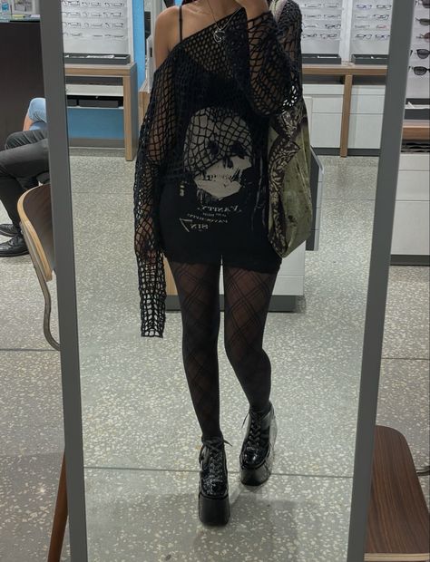 Goth Girl Outfits Aesthetic, Dark Fairy Grunge Outfits, Grunge College Outfits, Alt Girl Aesthetic Outfits, Hippy Goth Aesthetic, Black Dress Outfit Grunge, Light Outfits Aesthetic, Heavy Metal Outfits Women, Alt Black Outfits