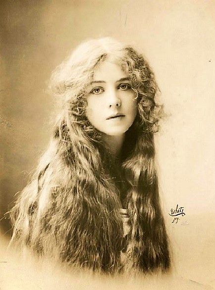 100-Year-Old Photos depict some of the most beautiful women from all over the world - The Vintage News Lily Elsie, Evelyn Nesbit, Grand Duchess Olga, Anna Pavlova, Portrait Vintage, Ideal Beauty, Foto Vintage, Photo Vintage, Old Photo