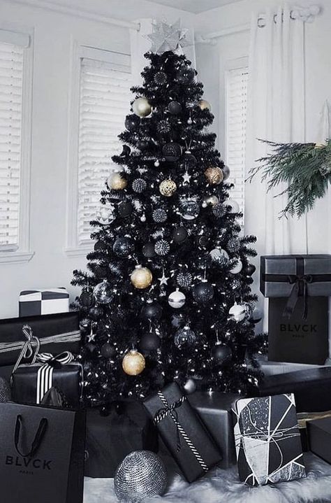 christmas decor ideas;christmas crafts;christmas tree ideas;christmas gift ideas;christmas decorations;christmas cookies;christmas wreaths; Black Xmas Tree, Black Christmas Tree Decorations, Black Christmas Decorations, Glam Christmas Tree, Christmas Tree Inspo, Christmas Tree Decorating Ideas, Tree Decorating Ideas, Black And White Christmas, Black White Christmas