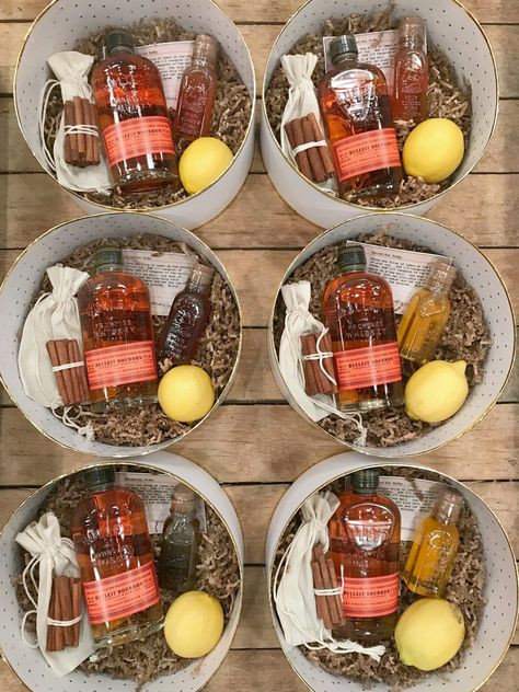 Hot Toddy Kits | Easy Gift Giving - Jeanne Oliver Hot Toddy Christmas Gift, Christmas Friends Gift Ideas, Christmas Container Ideas Diy Gifts, Hot Toddy Gift Basket Ideas, Booze Gift Basket Ideas Christmas, Holiday Gift Baskets For Coworkers, Christmas Gift Box For Coworkers, Liquor Gifts Christmas, Unique Diy Christmas Gift Ideas