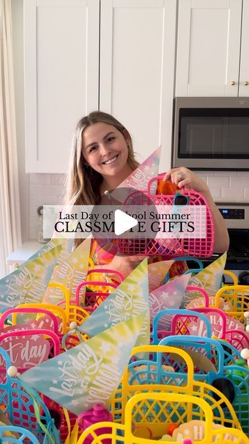 Sierra Miller | Content Creator on Instagram: "#gifted Summer is near and it’s almost time to celebrate the last day of school! ☀️ I put together the cutest last day of school baskets with items all from @orientaltrading! I can’t wait to give these to Violet and her classmates and I know they’ll love them! ☺️ #orientaltrading 

Comment SHOP for links🔗
.
.
.
.
 #classmategift #classgifts #summerbasket #classgift #classmategifts #prekgraduation #lastdayofschool" Last Day Of School Baskets For Kids, Last Day Of School Gifts For Classmates, Graduation Gifts For Classmates, Last Day Of School Gifts, Gifts For Classmates, Classmates Gifts, The Last Day Of School, Pre K Graduation, Class Mates