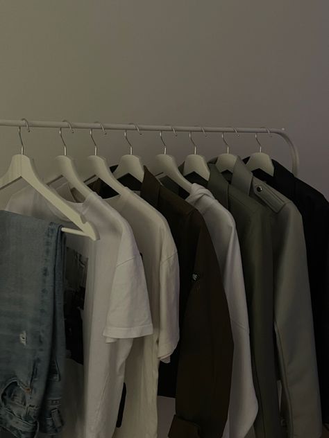 Minimal Room Aesthetic, Room Wardrobe Design, Clothing Rack Bedroom, Modern Dressing Room, Hanging Clothes Racks, Photography Men, Streetwear Inspiration, Minimal Wardrobe, Clothing Pieces