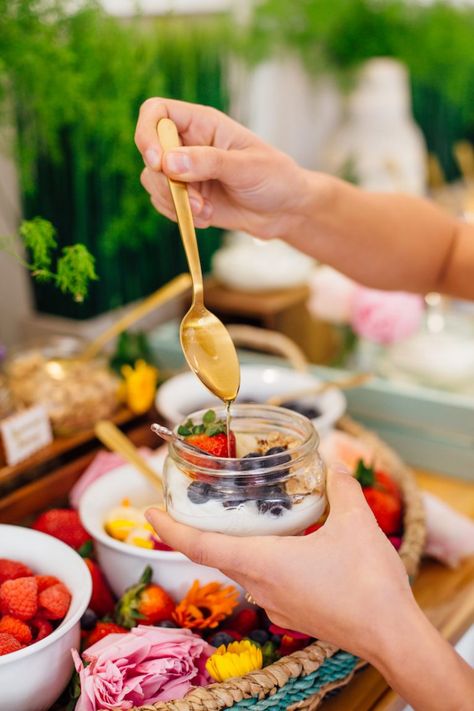 How to Create Hotel Vibes for the Ultimate Girls Night In – How to Host the Ultimate Spring Brunch (Just in Time for Easter!) - Camille Styles Yogurt Display, Yogurt Parfait Ideas, Parfait Ideas, Mango Bar, Granola Bowls, Yogurt Parfait Bar, Breakfast Brunch Party, Parfait Bar, Brunch Bar