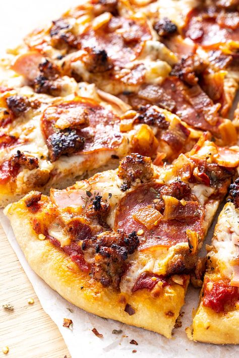 Make Meat Lover's Pizza at Home - Jessica Gavin Essen, Cheese Burger Pizza, Bacon Cheeseburger Pizza, Pizza Hamburger, Cheeseburger Pizza, Hamburger Pizza, Burger Pizza, Meat Pizza, Meat Lovers Pizza