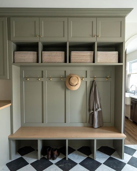 32 Mudroom Ideas - Enhance Your Home with Practical and Stylish Designs - placeideal.com Mudroom Entryway Decor, Simple Mudroom, Gray Mudroom, Laundry/mudroom Ideas, Mudroom Laundry Room Ideas, Small Mudroom Ideas, Mudroom Cubbies, Mudroom Remodel, Laundry Room/mudroom