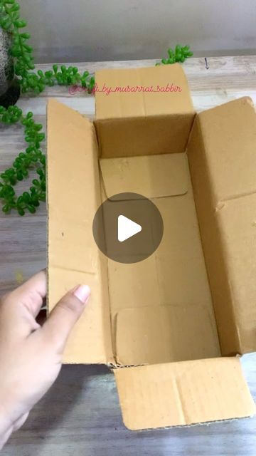 Upcycling, Diy With Boxes Decor, What To Do With A Cardboard Box Diy, Diy Asthetics Decor, Home Decor Cardboard Diy, Cardboard Living Room, Cute Cardboard Craft Ideas, What Can You Make Out Of Cardboard Boxes, Home Made Bookshelf