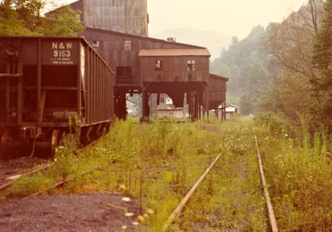 West Virginia, Nature, Rust Belt, Small Town Life, American Gothic, Southern Gothic, Appalachian Mountains, Coal Mining, Abandoned Places