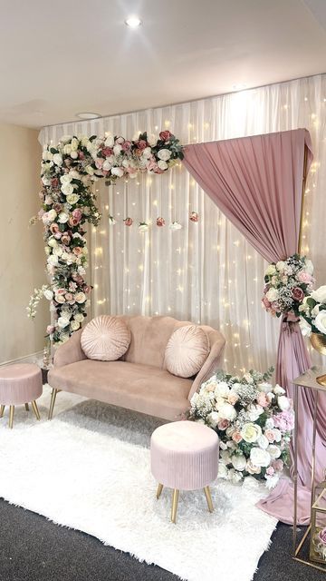 Traditional Abaya, Engagement Decorations Indian, Small Wedding Decor, Nikah Decor, Engagement Stage Decoration, Wedding Stage Decor, Wedding Background Decoration, Simple Wedding Decorations, Wedding Stage Design