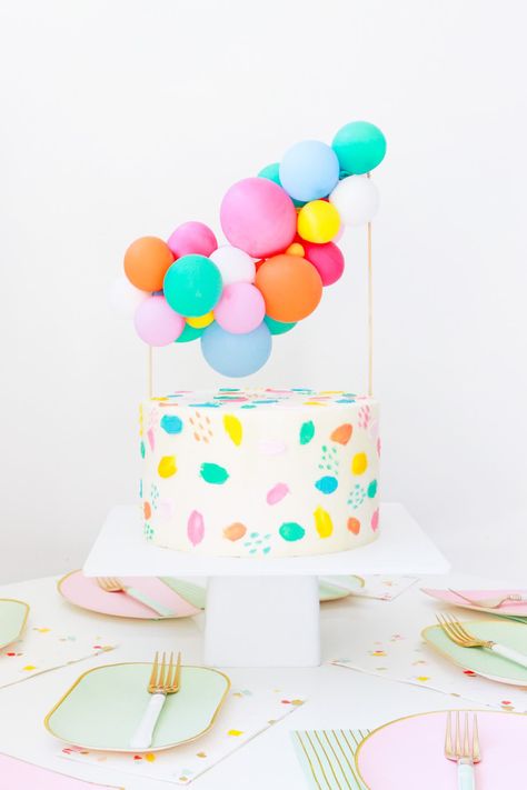 DIY Balloon Garland Cake Topper and Tips for Painting Frosting Cake Painting Tutorial, Diy Ballon, Balloon Cake Topper, Diy Dessert, Colorful Balloons, 28th Birthday, Diy Cake Topper, Diy Balloon, Balloon Cake