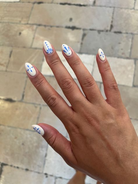 French Tip Nails Yellow, White Nails French Tip, White Nails French, Summer Nails Red, Nails Greece, Greece Nails, Europe Nails, Nail Art Bleu, Glazed Nails