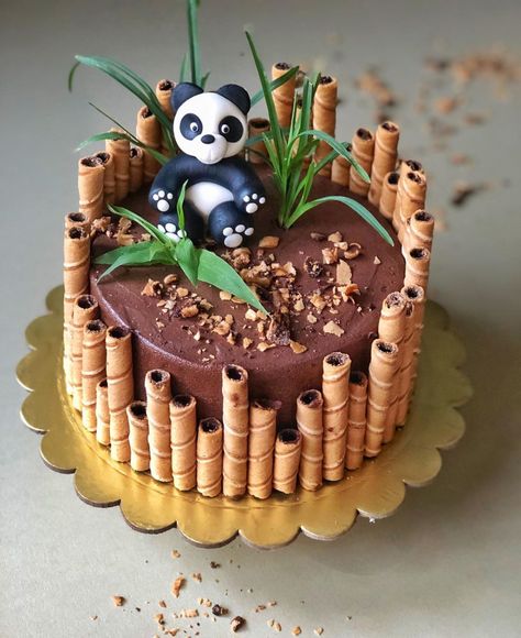 Panda Birthday Cake, Tårta Design, Panda Cake, Cake Designs For Kids, Panda Cakes, Chocolate Cake Designs, Simple Cake Designs, Creative Cake Decorating, Cake Decorating Frosting