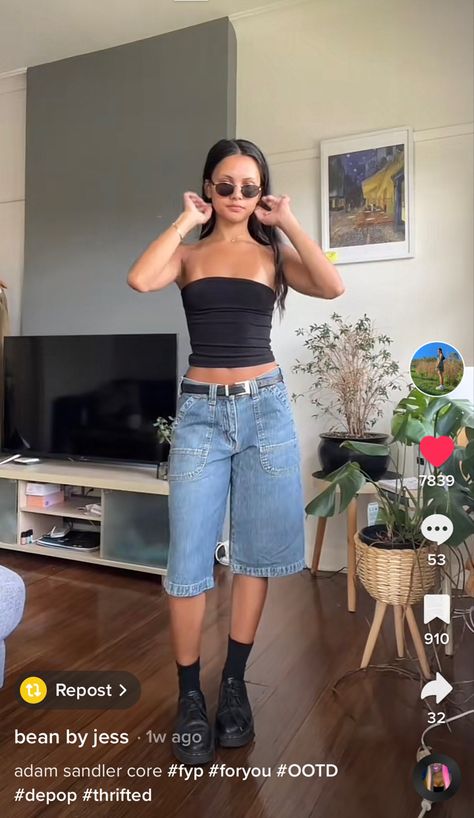 Oversized Jorts Summer Outfits, Jorts Festival Outfit Women, Baggie Shorts Outfit, Long Jean Short Outfits, Long Shorts Outfits Women Summer, How To Style Long Jean Shorts, Long Baggy Shorts Outfit, Long Denim Shorts Outfit Street Style, Styling Long Shorts