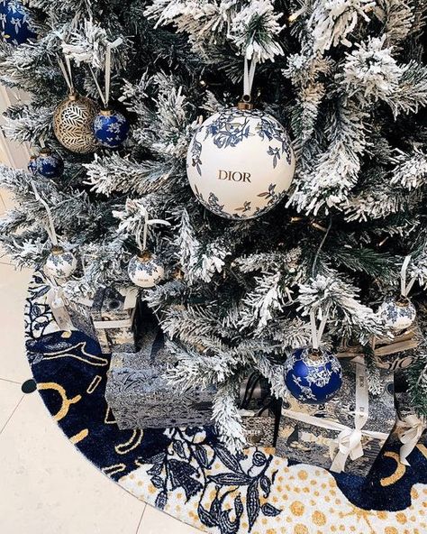 THREADS on Instagram: "Christmas tree goals 🎄 More festive interior inspo over at @ThreadsInteriors . . #Threads #ThreadsStyling #ShotByThreads #Dior #DiorHomeware #DiorMaison #PersonalShopping" Dior, Christmas Tree Goals, Ornament Tree, Instagram Christmas, Interior Inspo, Personal Shopping, Tree Ornaments, Christmas Bulbs, Christmas Tree