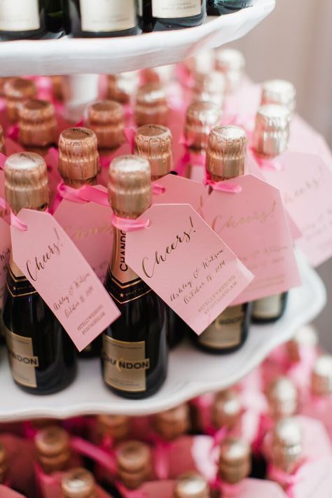 Champagne Wedding Favors, Mini Champagne Bottles, Edible Wedding Favors, Champagne Party, Mini Champagne, Wedding Pink, Wedding Favors Cheap, Favors Diy, Diy Wedding Favors