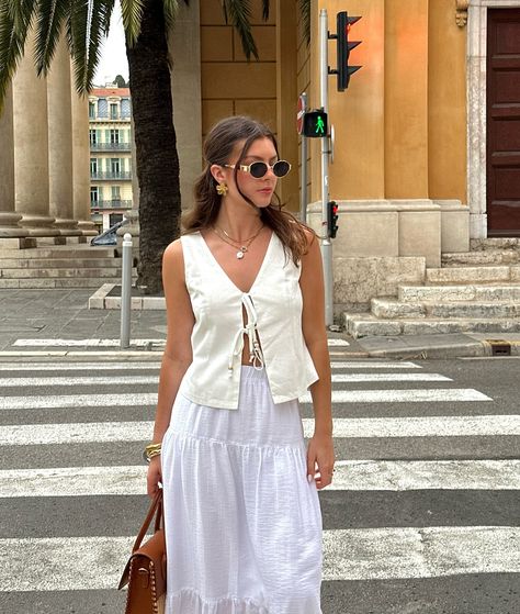 10 summer outfits ☀️🌺🌊✨ which look is your fav? • • • #eurosummer #eurosummeroutfits #mallorcarecs #summeroutfitinspo #discoverunder20k #pinterestgirl #mallorcaoutfit #southoffranceoutfits Euro summer, euro summer outfit inspo, Mallorca summer, mallorca outfits, south of France itinerary, Paris fashion, pinterest aesthetic, mallorca itinerary, summer outfit ideas, pinterest outfits, vacation outfit inspo, vacation aesthetic, euro summer photo inspo Valencia, Granada, Paris Late Summer Outfits, Euro Summer Aesthetic Outfits, Euro Street Style Summer, Euro Travel Outfits, South France Fashion, Europe Honeymoon Outfits, Paris Inspo Outfit