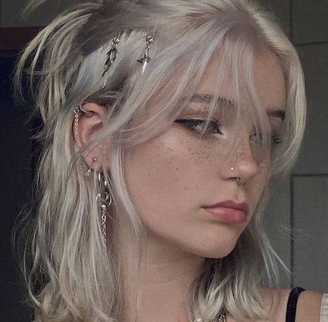 Wolf Cut Prom Hair, Teenage Dirtbag Hairstyles, Female Undercut Medium Hair, Punk Half Up Half Down Hair, Punk Hair Women Long, Alternative Hair Blonde, Long Punk Hairstyles, Blonde Alternative Hair, Edgy Blonde Hair Grunge