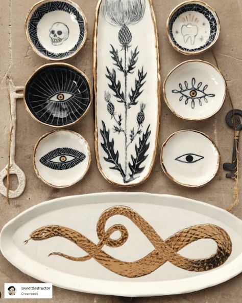 Witchy Ceramics, Witchy Apartment Aesthetic, Witchy Aesthetic Decor, Sculptures Céramiques, Keramik Design, Tassen Design, Ceramics Pottery Art, Style Deco, Ceramics Ideas Pottery