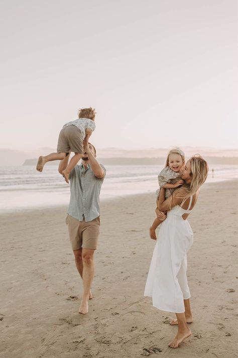 California Coast Family Photoshoot | San Diego Photographer | I’m so in love with the simple, neutral tone of the beach in this gallery! Like, how gorgeous? And this beautiful family dressed to match so perfectly for the beach vibes It made for some PERFECT neutral photos. Discover family photoshoot at the beach, beach photoshoot family, beach photoshoot ideas couples, and family beach pictures. Book Sabrina for your San Diego family photos at sabrinalynnphoto.com! Mexico Family Photos Outfits, Lifestyle Family Beach Session, Formal Beach Family Photos, Cute Beach Pictures With Family, Simple Family Beach Pictures, Beige Beach Family Photos, California Family Photos, Family Beach Shoot Ideas, Beach Picnic Family Photoshoot