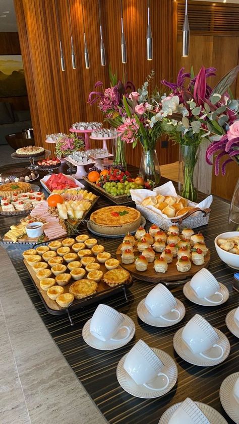 Buffet Fingerfood Ideas, Bday Brunch Ideas, Coffe Breake Ideias, Brunch Party Aesthetic, Bruch Idea, Mesa Brunch, Coffee Break Ideas, Coffee Break Catering, Brunch Mesa