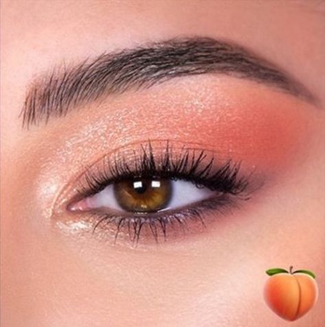 Coral Pink Eyeshadow, Eyeshadow Looks Peach, Makeup Looks Peach, Soft Peachy Makeup Look, Peach Makeup Wedding, Eyeshadow Looks For Graduation, Eyeshadow For Graduation, Peach Pink Eyeshadow, Peach Eyeshadow Look