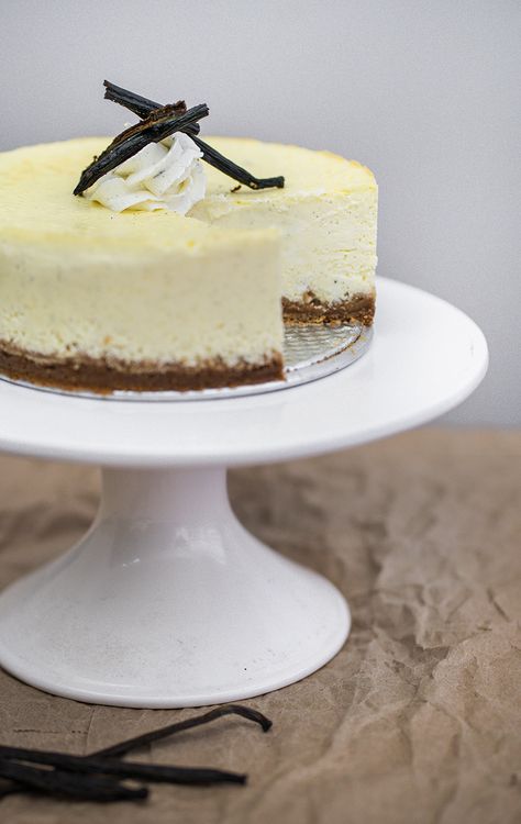 Cheesecake Factory Vanilla Bean Cheesecake, Cheesecake Factory Vanilla Bean Recipe, Best Vanilla Cheesecake Recipe, No Bake Vanilla Bean Cheesecake, Recipes Using Vanilla Bean Paste, Vanilla Bean Cheesecake Recipes, Vanilla Bean Recipe, Baked Vanilla Cheesecake, Vanilla Bean Recipes