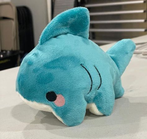 cute small round shark plushie Cute Squishies, Cute Shark, Seni Origami, Pola Sulam, Kawaii Plushies, Cute Stuffed Animals, Cute Plush, Cute Toys, Plush Animals