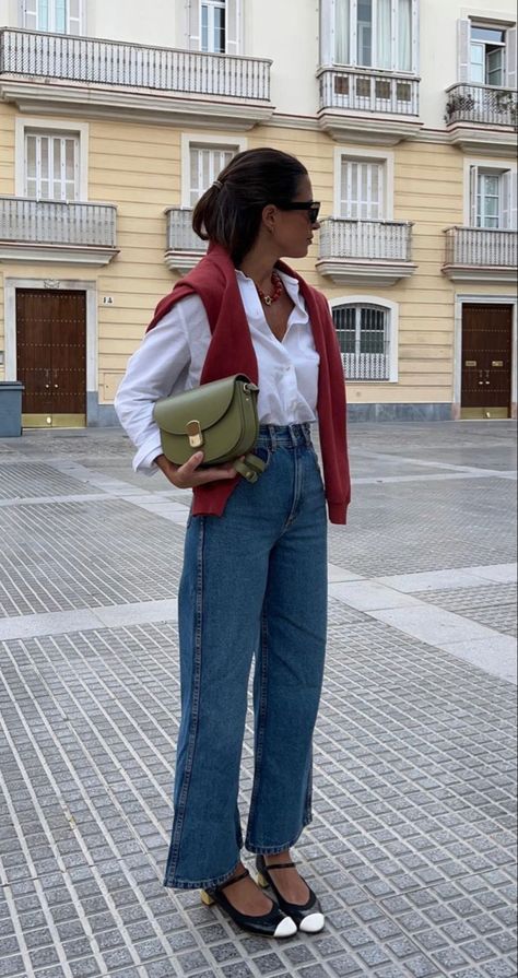 Women Trouser Outfit Ideas, Cool London Outfits, Campaign Outfits Women, Fall Polo Outfit, Law Ball Outfit, Cool Business Casual Outfits For Women, Paris Clothing Aesthetic, Relaxed Work Wear, Professional Modern Outfits