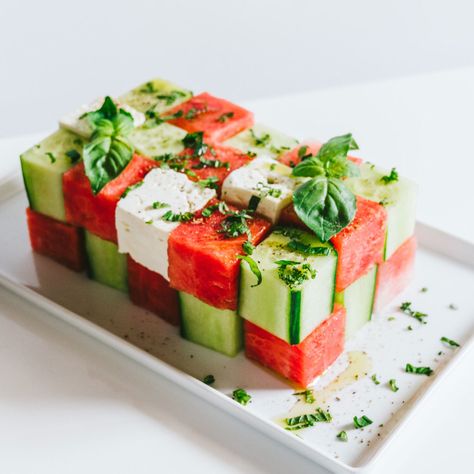 Themed Food Boards, Speciality Salads, Cubed Watermelon, Cucumber And Feta, Watermelon Cucumber, Feta Salad Recipe, Rainbow Kitchen, Gourmet Salad, Fest Mad