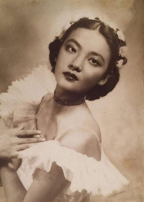 Vintage Portraits Photography, Old Time Photos, Old Shanghai, Old Portraits, Foto Vintage, Old Photo, Old Fashion, Chinese Beauty, Vintage Portraits